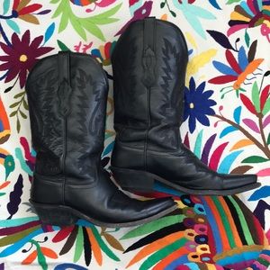 The greatest black cowboy boots!
